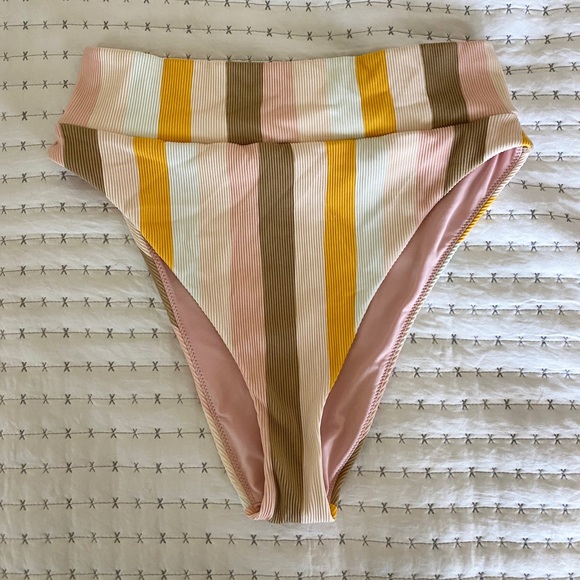 Aerie swim - Picture 4 of 8